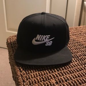 Black Nike SB hat